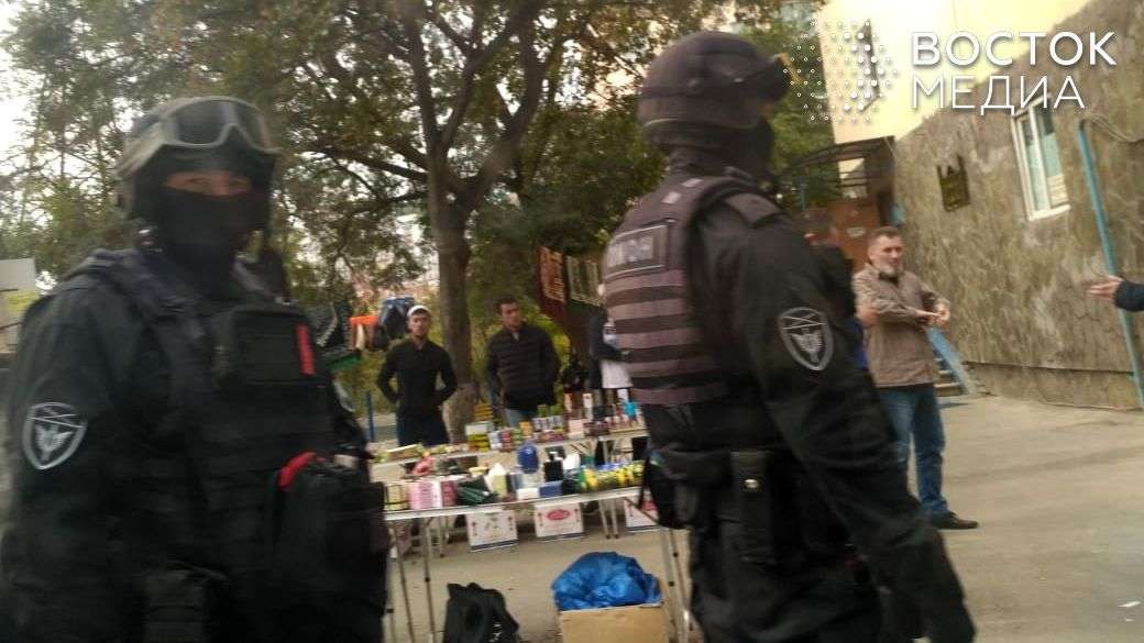 Во Владивостоке бойцы ОМОН прибыли на пятничный намаз (ВИДЕО)