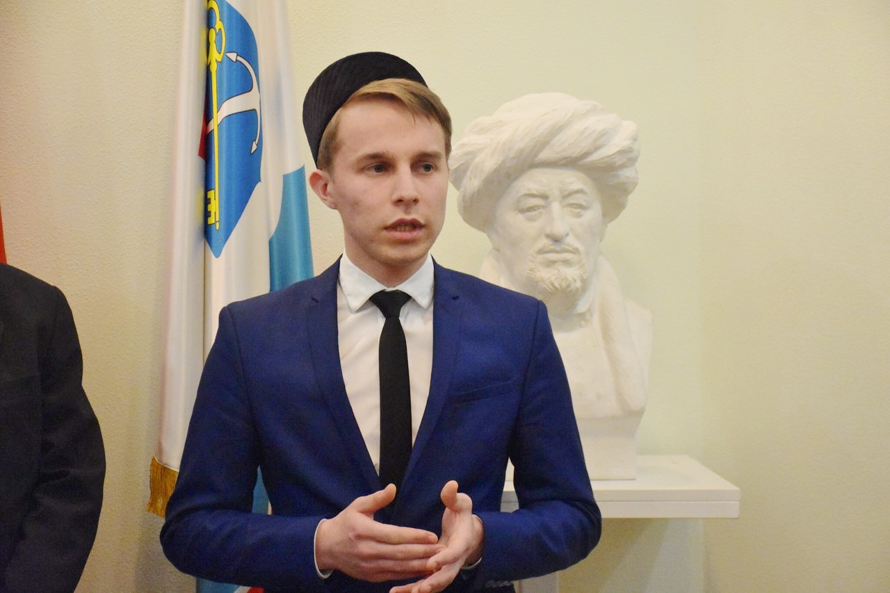 Питерский имам, заручившись благословением, отправился на учебу в Папский университет святого Фомы